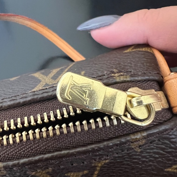 Louis Vuitton papillon pouch - Picture 8 of 9